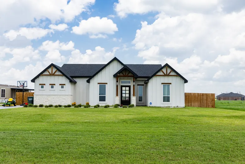 New home built on a Vista Ridge Acres lot